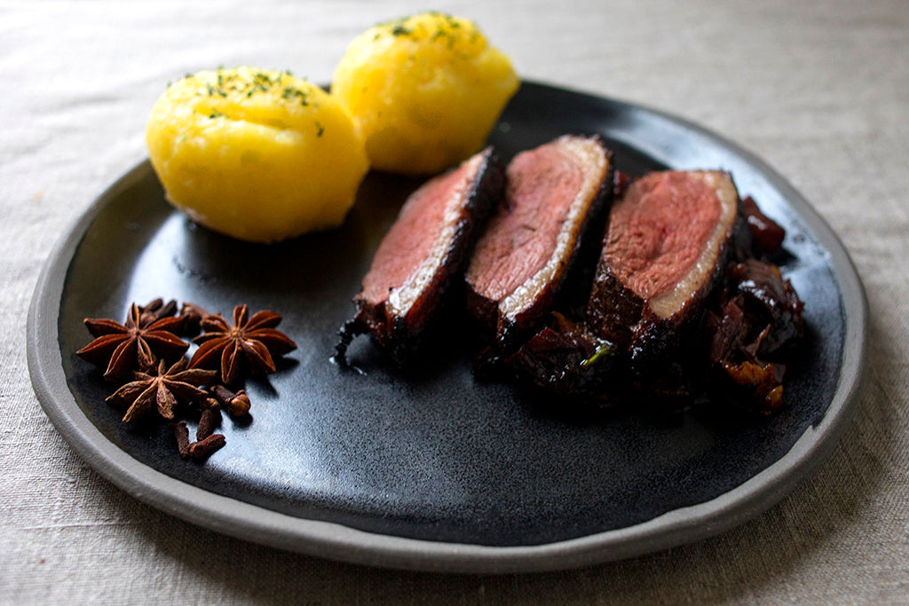 Gebratene Entenbrust mit Pflaumen-Apfel-Portweinsauce