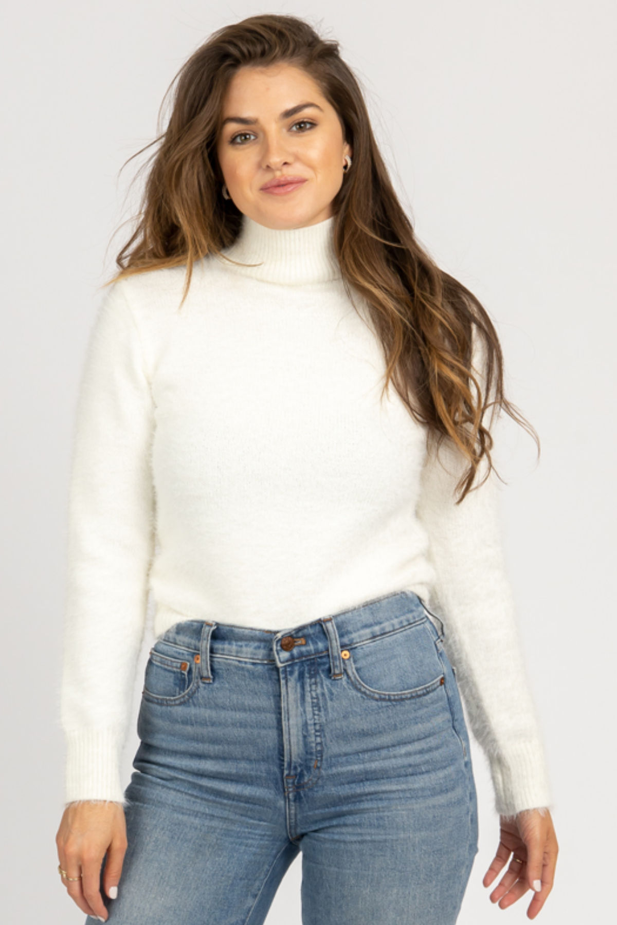WHITE BASIC FUZZY KNIT