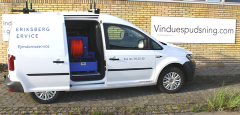 Frederiksberg Service fik i en Volkswagen Caddy Van installeret et 350 liter WaterBlazer vaskeanlæg