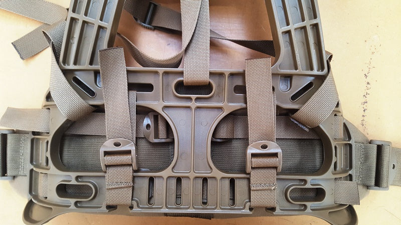 Feed the webbing through the triglides and tighten, ensuring that the hipbelt in central to the frame.