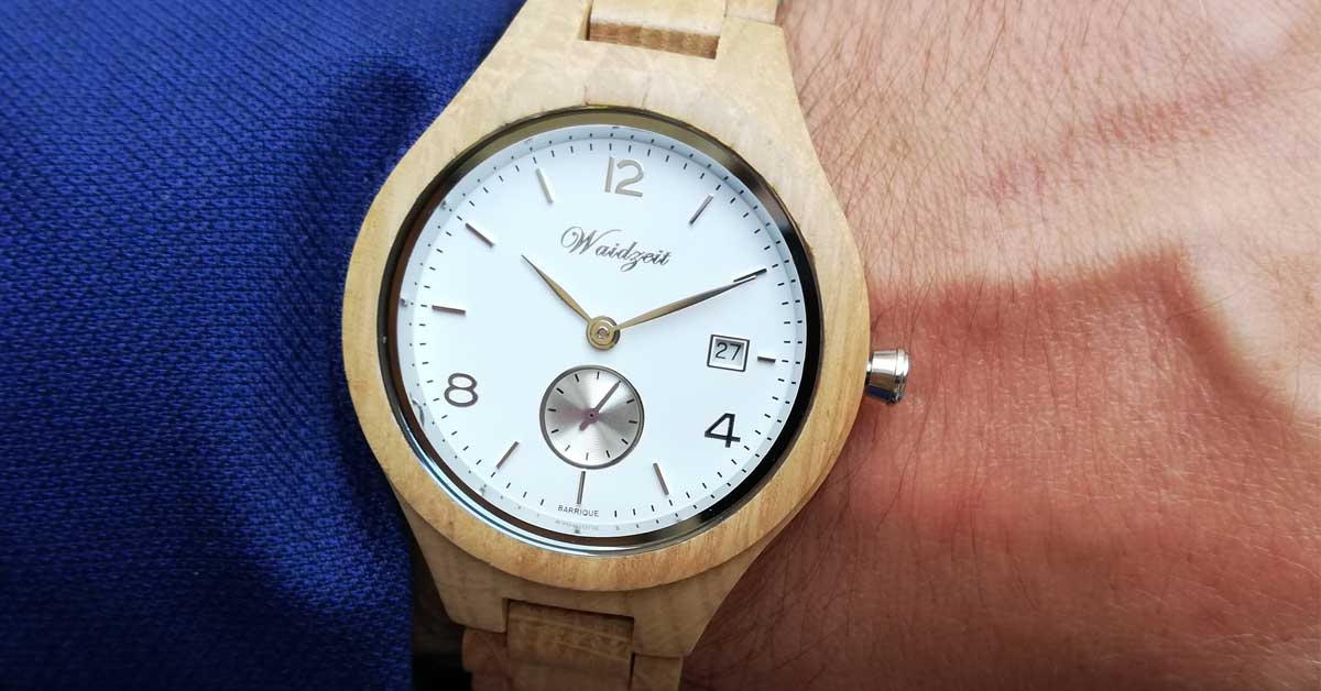 elegantne drevene hodinky