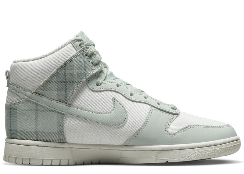 nike dunks light green