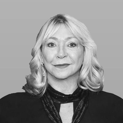 Linda Holmes, Interiors Director at LuxDeco, the world’s leading luxury interiors platform.