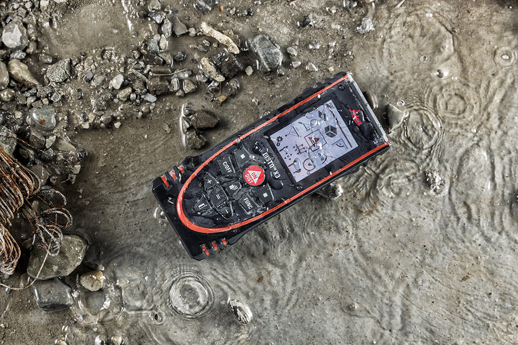 Disto X3 IP 65 in Water and Dirt