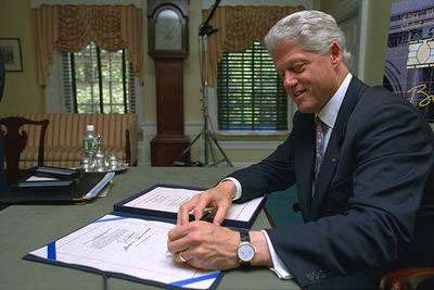 Bill Clinton left handed