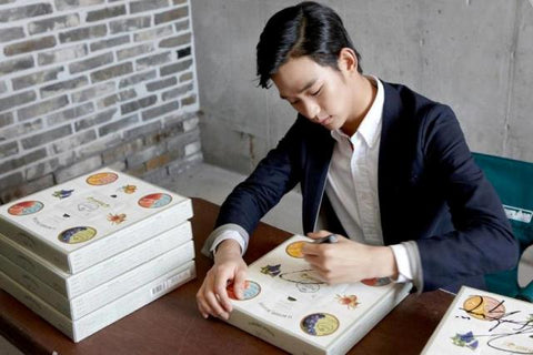 Kim Soo-hyun | left handed celebrity