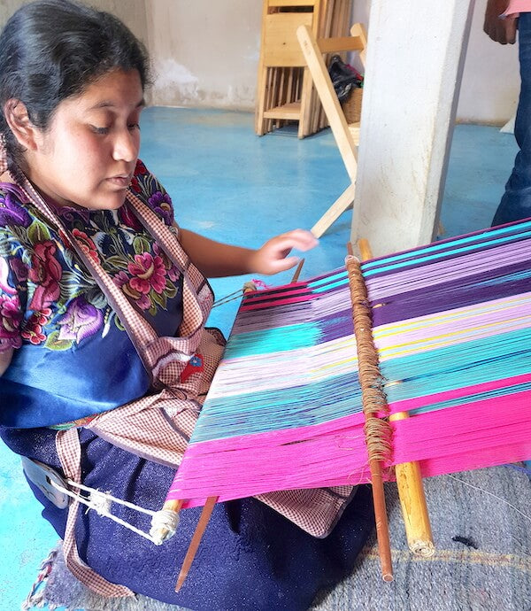 Petrona weaving with backstrap technique