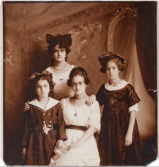 Portrait of Guillermo Kahlo's wife and daughters