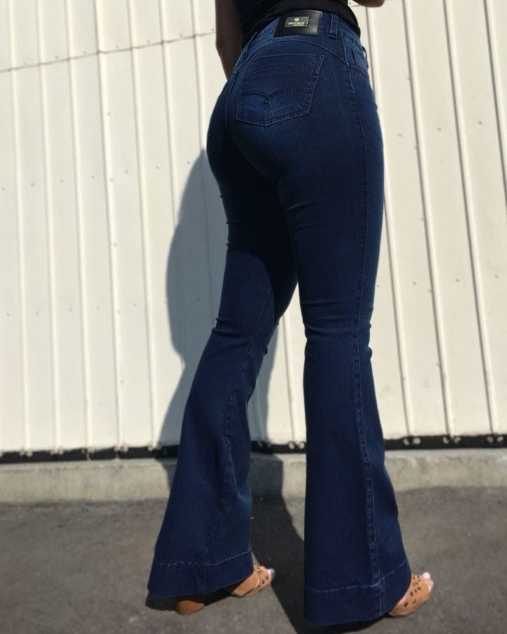 calça jeans flare cintura alta azul escuro