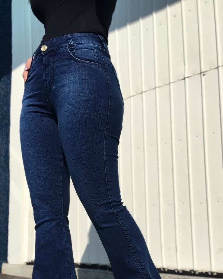calça jeans flare cintura alta azul escuro