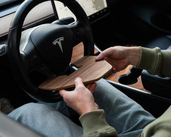 suppe regional Interaktion Tesla 'DeskWedge' Steering Wheel Desk (Real Wood) – TESLARATI Marketplace