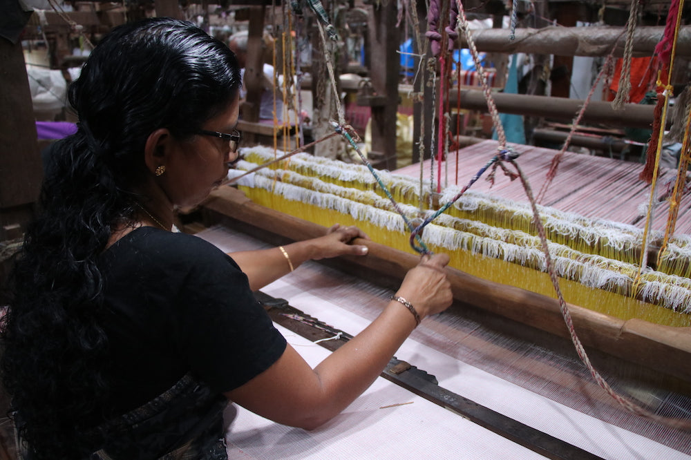 handloom-artisans-making-loskey-organic-cotton-layered-cowl