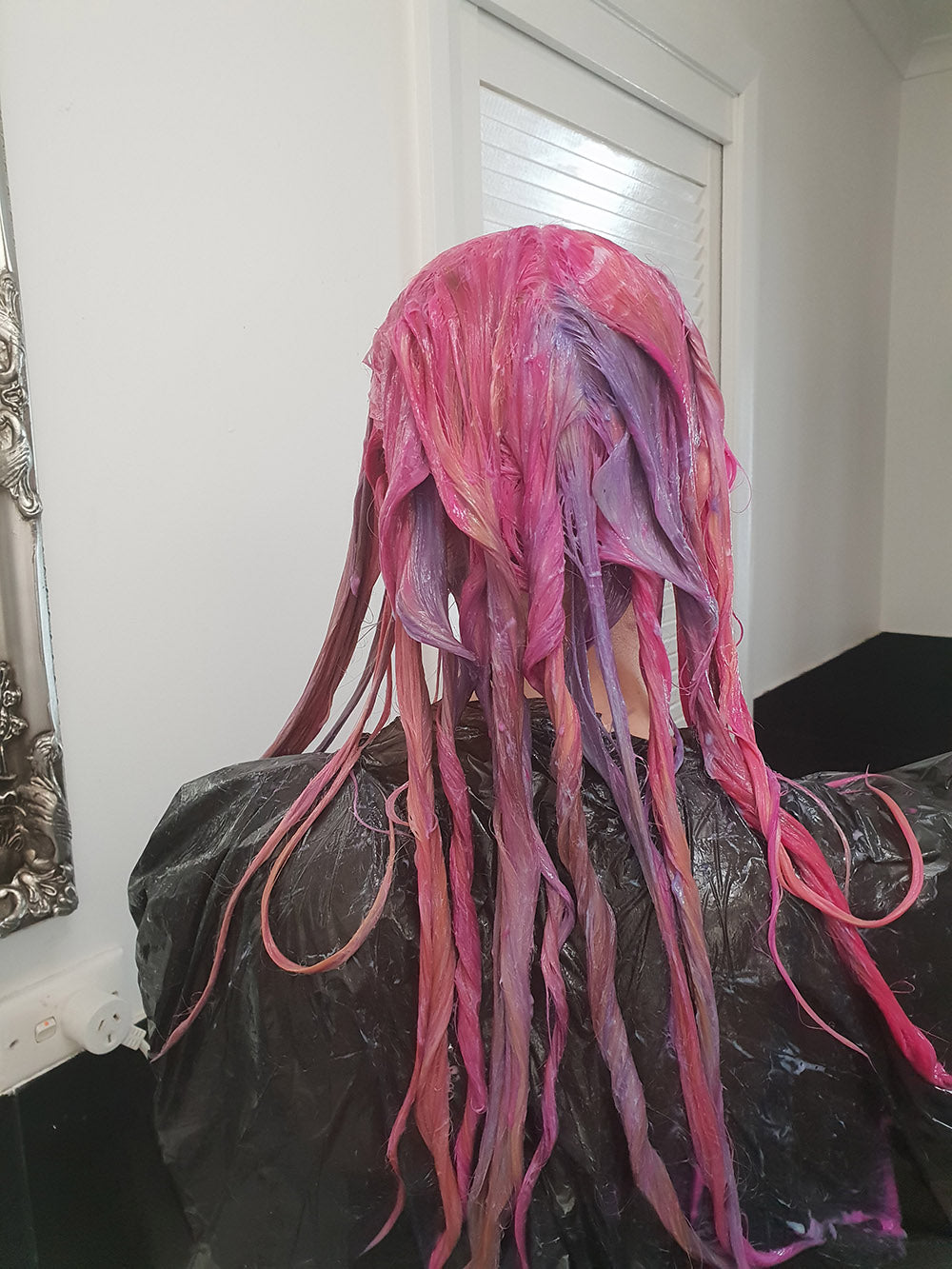 hairdye messy application