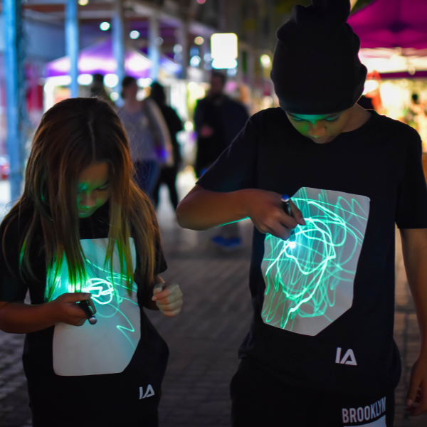 fonds Eerste Magazijn Kids Glow In The Dark T-Shirt | Perfect Gift | Kids Of All Ages |  Illuminated Apparel