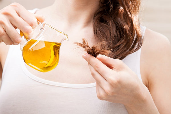 Putting essential oil to hair