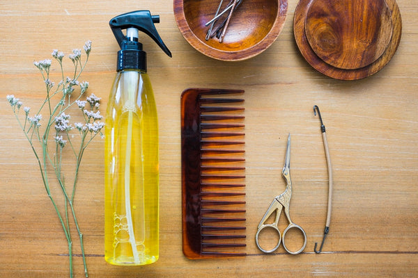 Detangling spray and wide-toothed comb