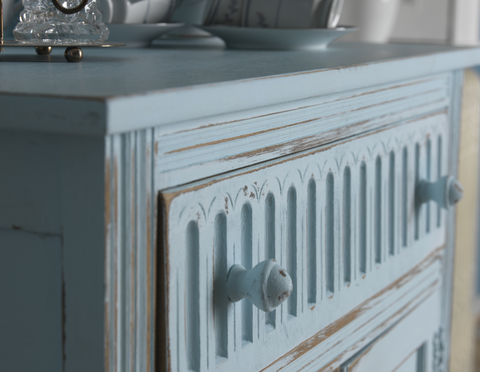 Distressed paint drawer detail