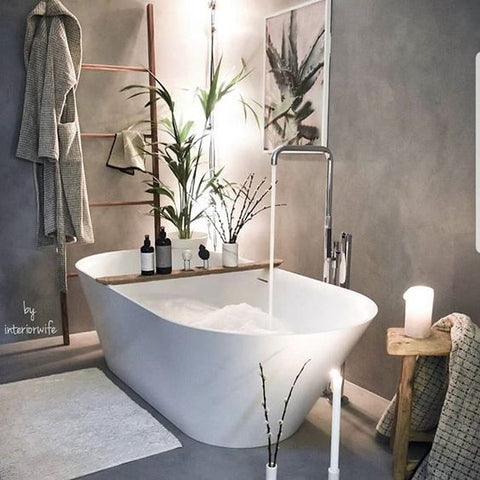 Grey bathroom with plants 