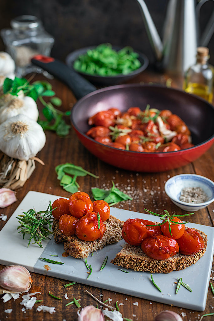 Tomates salteados con hierbas aromáticas