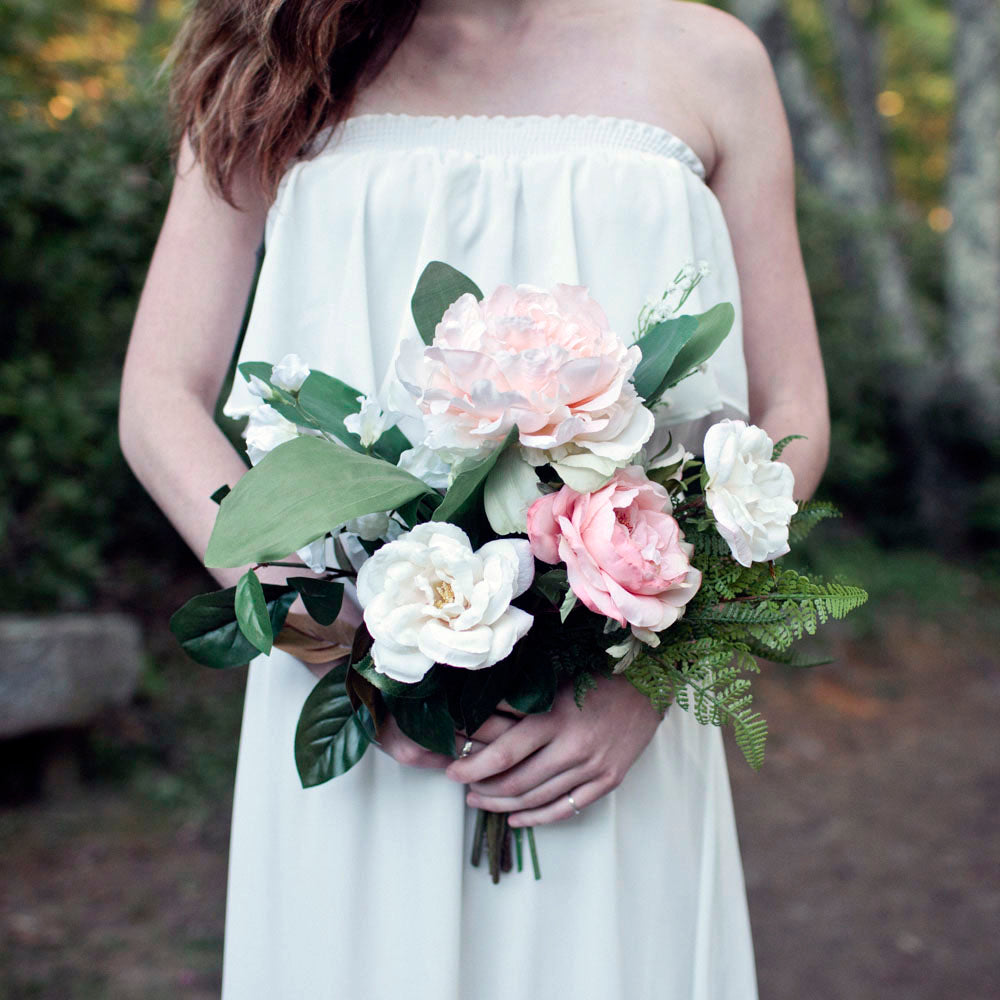 peach bridesmaid bouquets