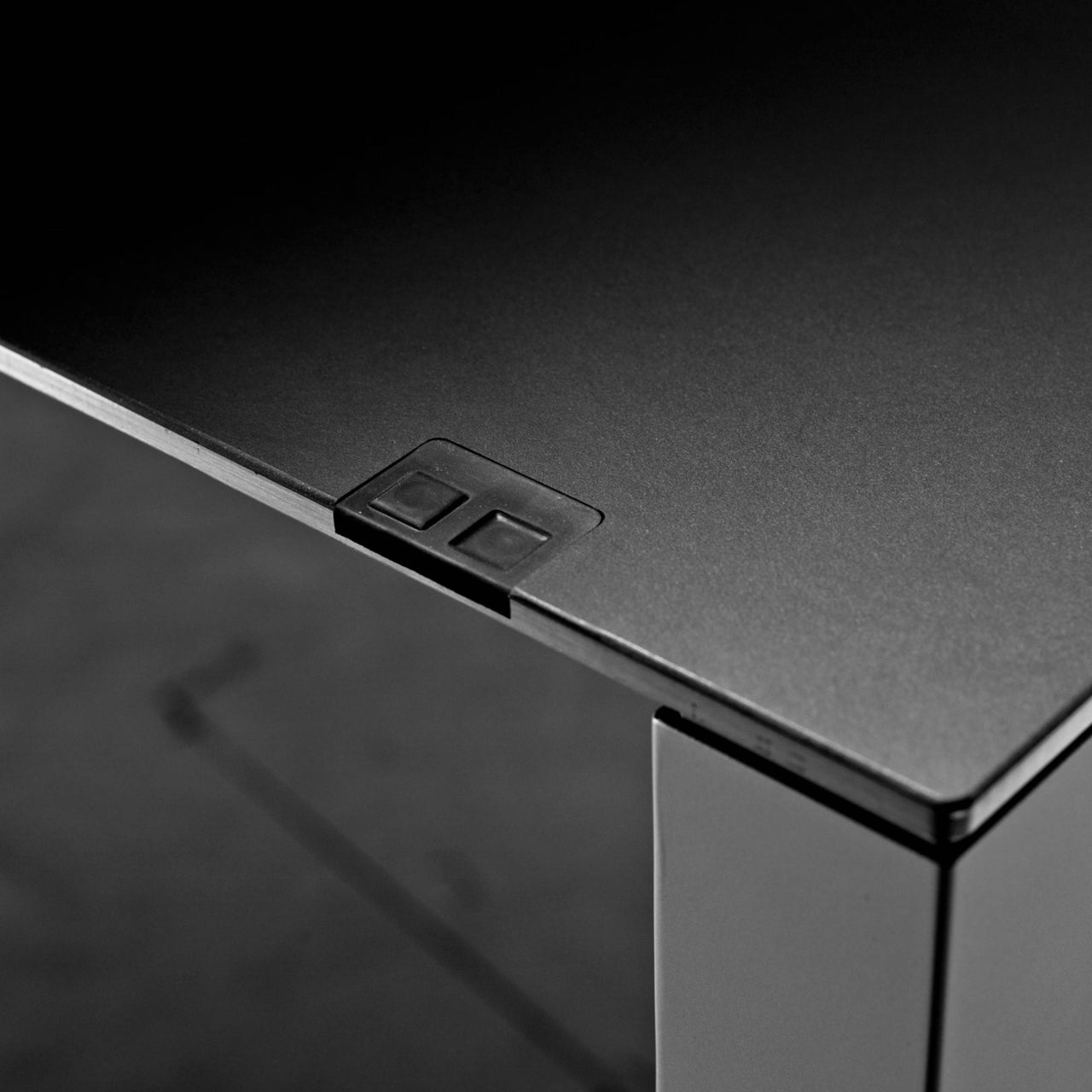 R6 Height Adjustable Work Station