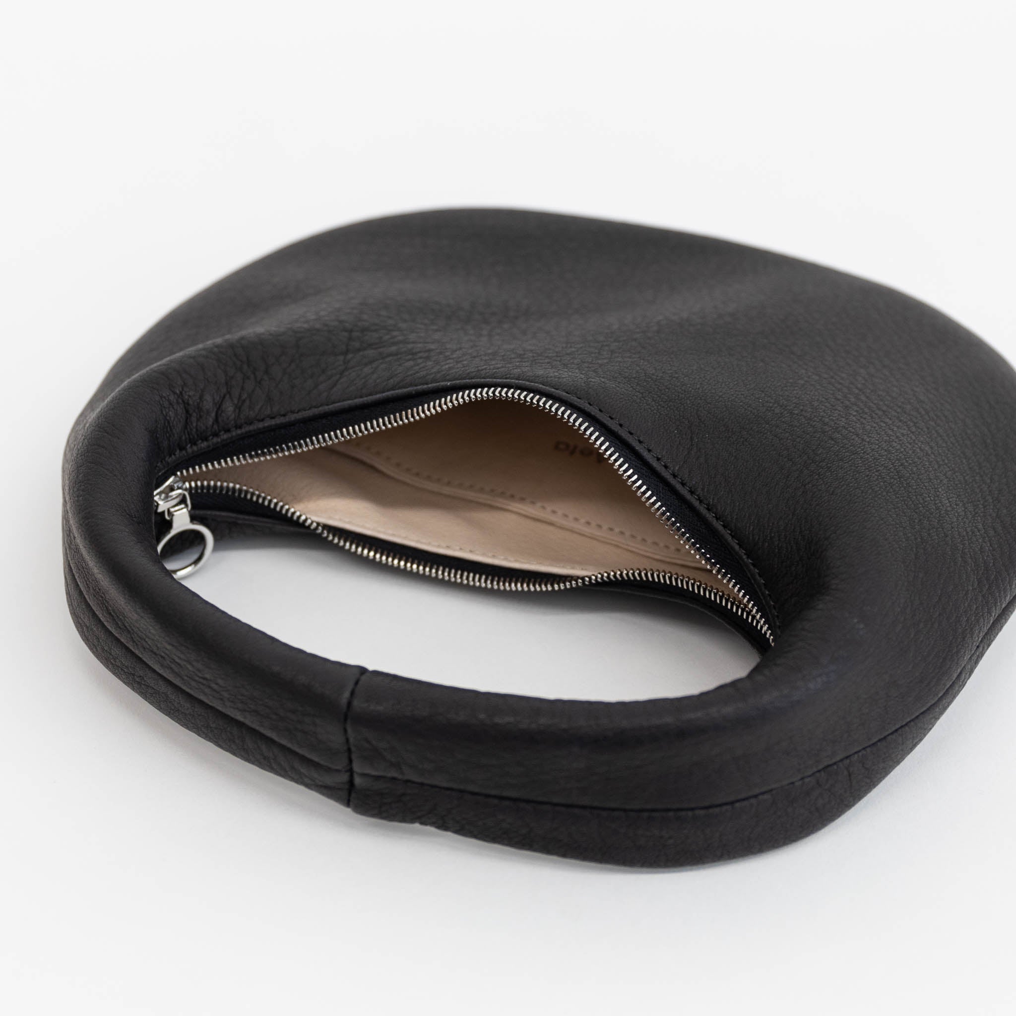 Aeta / DEER LEATHER SHOULDER POUCH-