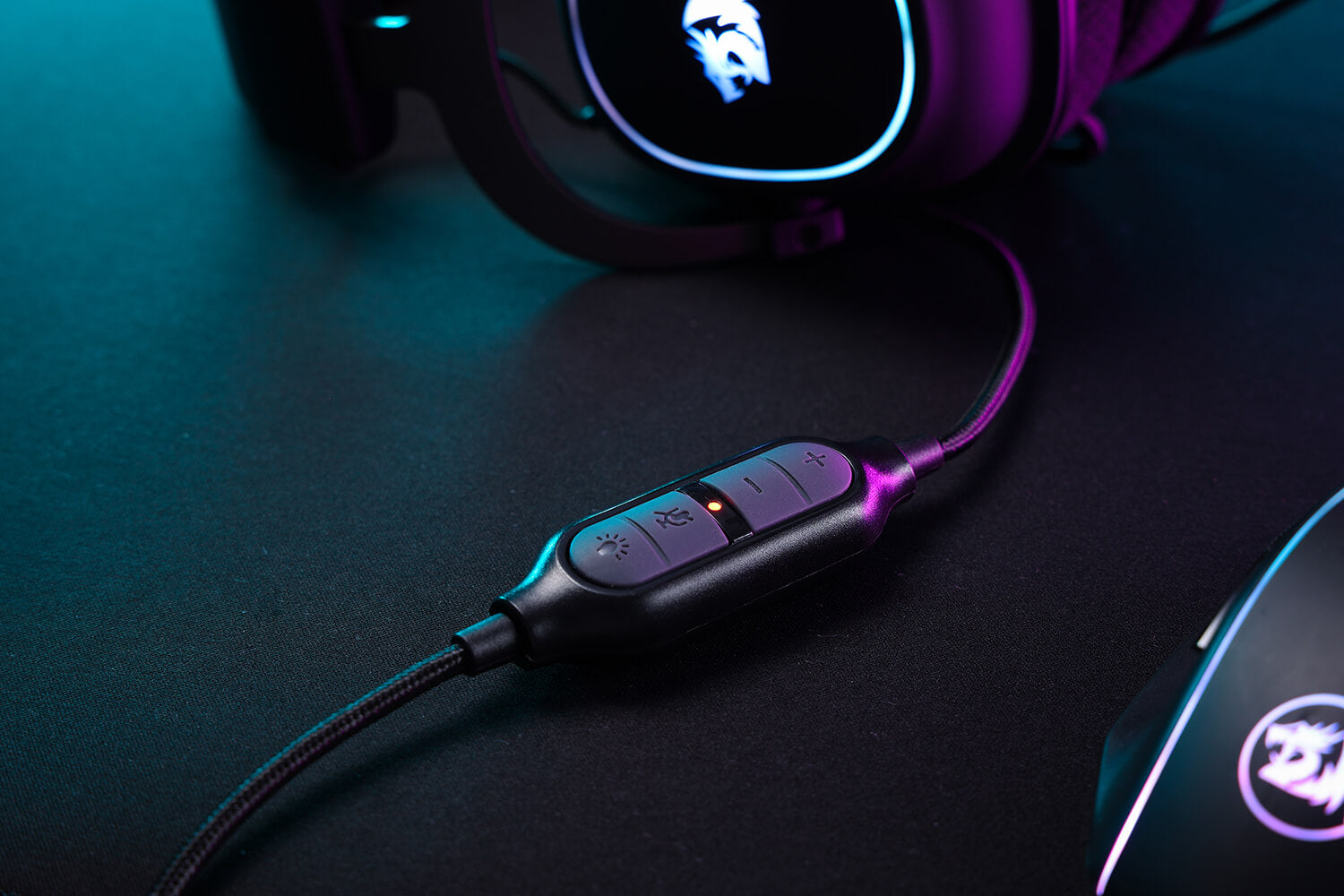 RGB Wired Gaming Headset with independent line control