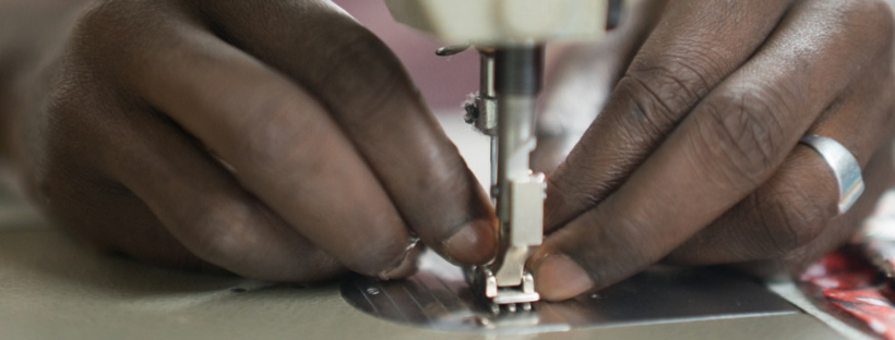 La fabrication de produits en tissu wax dans l'atelier de Sunoogo