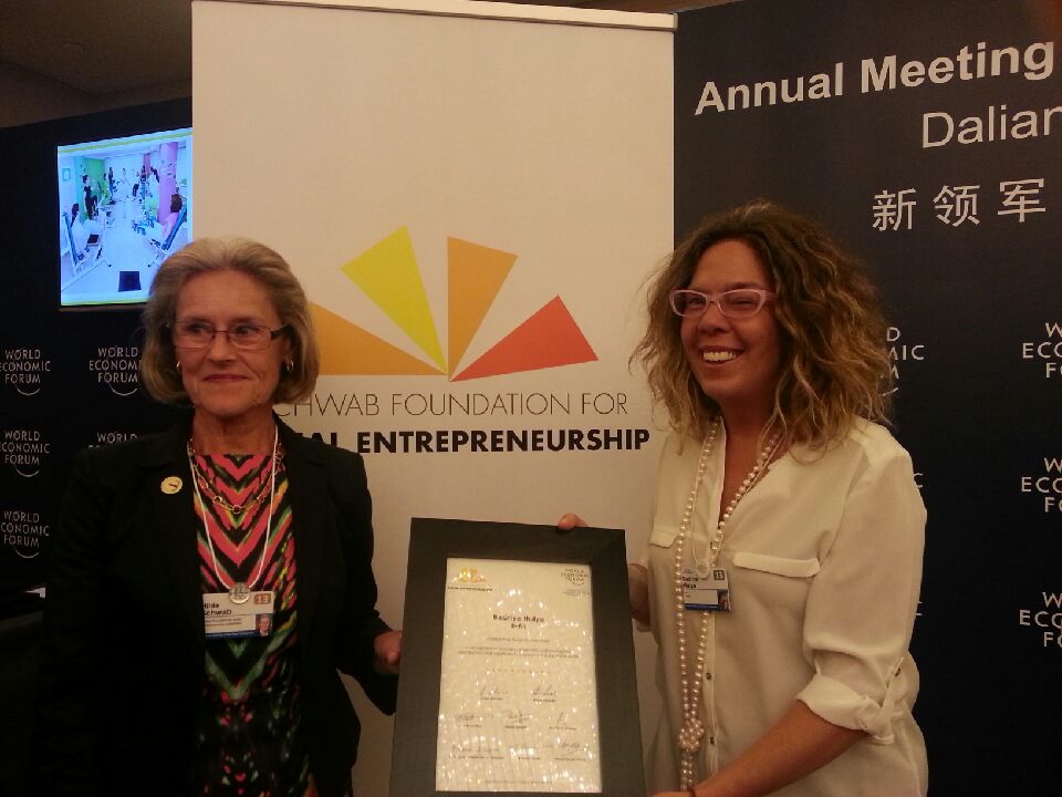 Bedriye Hülya Dünya Ekonomi Forumu’nda Yılın Sosyal Girişimcisi Ödülünü Aldı!