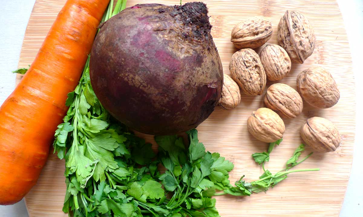les ingrédients: carotte betterave noix et persil
