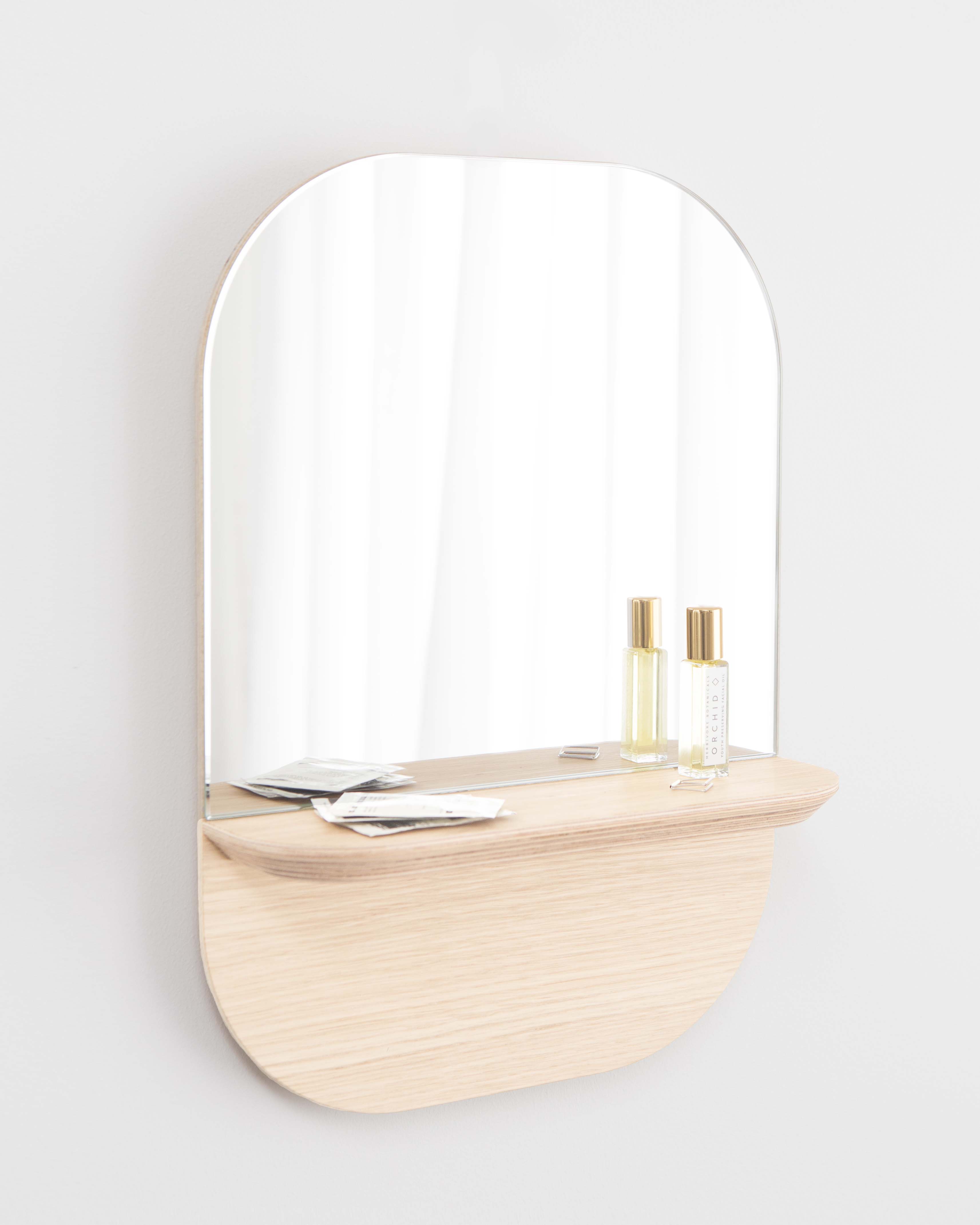 single Conventie Haarvaten Sight (S), een functionele spiegel met plank voor accessoires - Loof