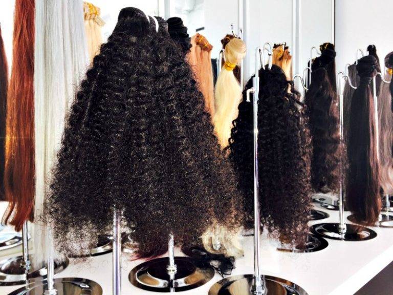 hair-extensions-stand-display