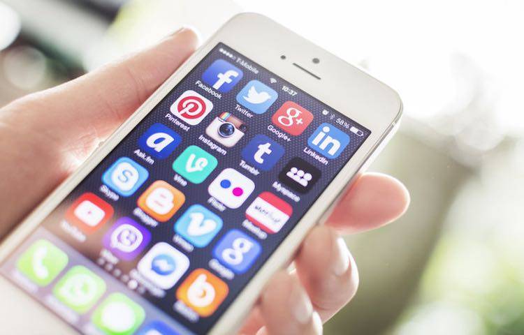 phone-in-hand-social-media