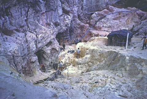 ic:Mined out quartz pockets at the bottom of one of the pits.  The mine was first opened during the second world war to mine piezoelectric grade quartz for radio oscillator chips.  Photo credit: Rock Currier