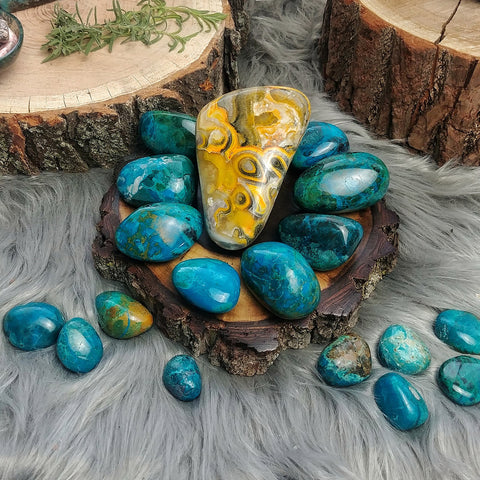 ic:It maybe tempting to use vibrant stones such as chrysocolla, azurite, or bumblebee in an elixir but they contain harmful substances such as arsenic, sulfur, and copper.