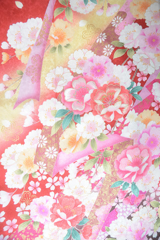 Furisode kimono. Long sleeved kimono. Japanese kimono. maiko kimono. geisha kimono.