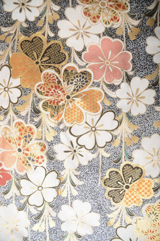 Furisode kimono. Long sleeved kimono. Japanese kimono. maiko kimono. geisha kimono.