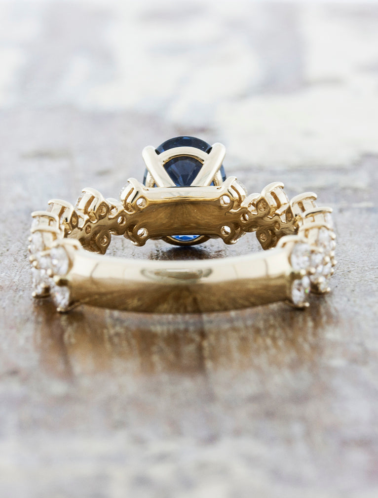 Samenstelling Geest tweeling Barbara: Oval Sapphire Engagement Ring | Ken & Dana