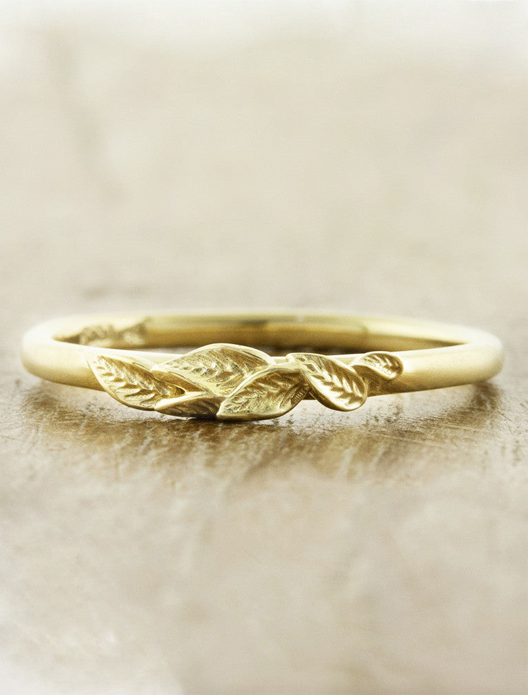 Leaf-Detail Crown Engagement Ring Set