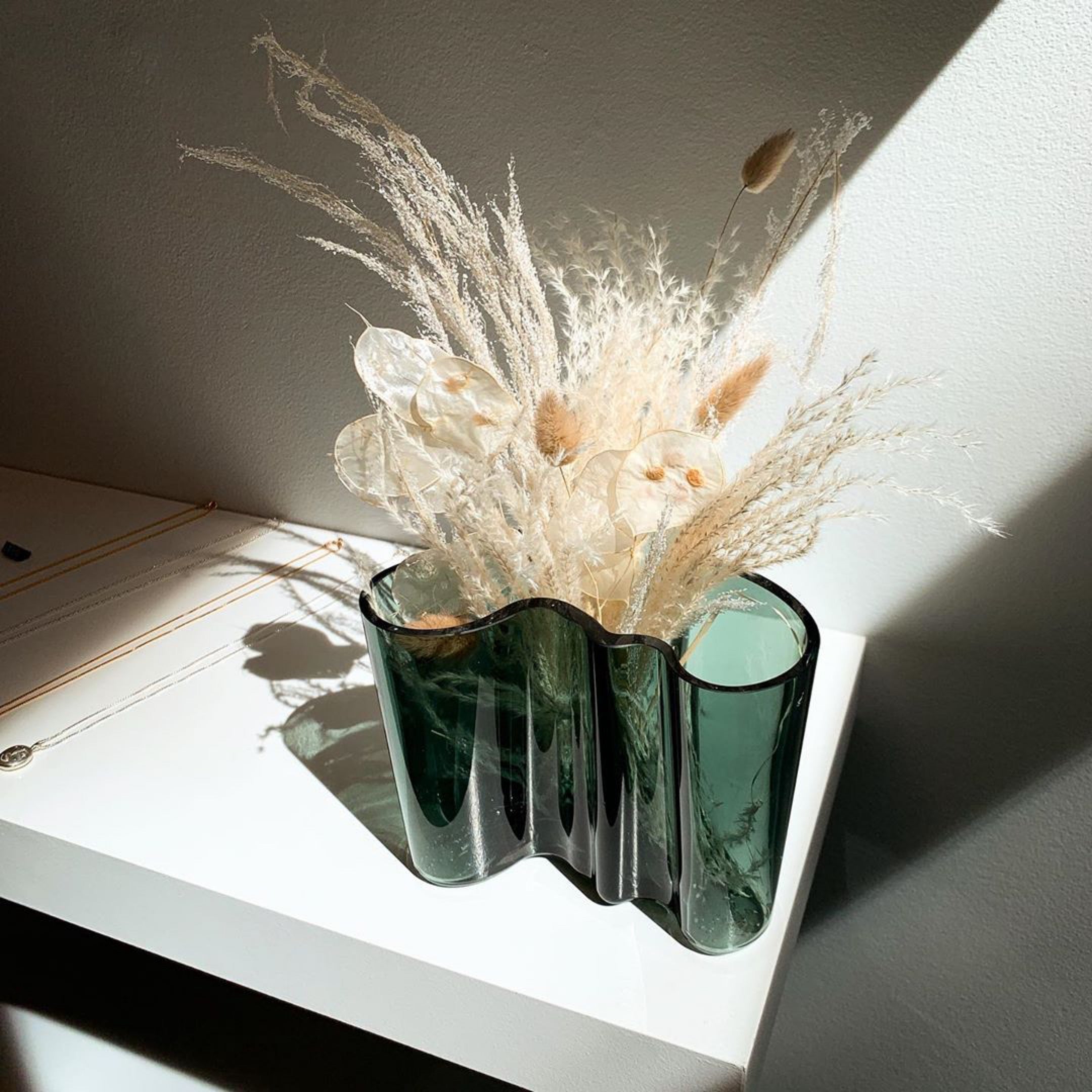 Iittala AALTO vase green flower arrangement