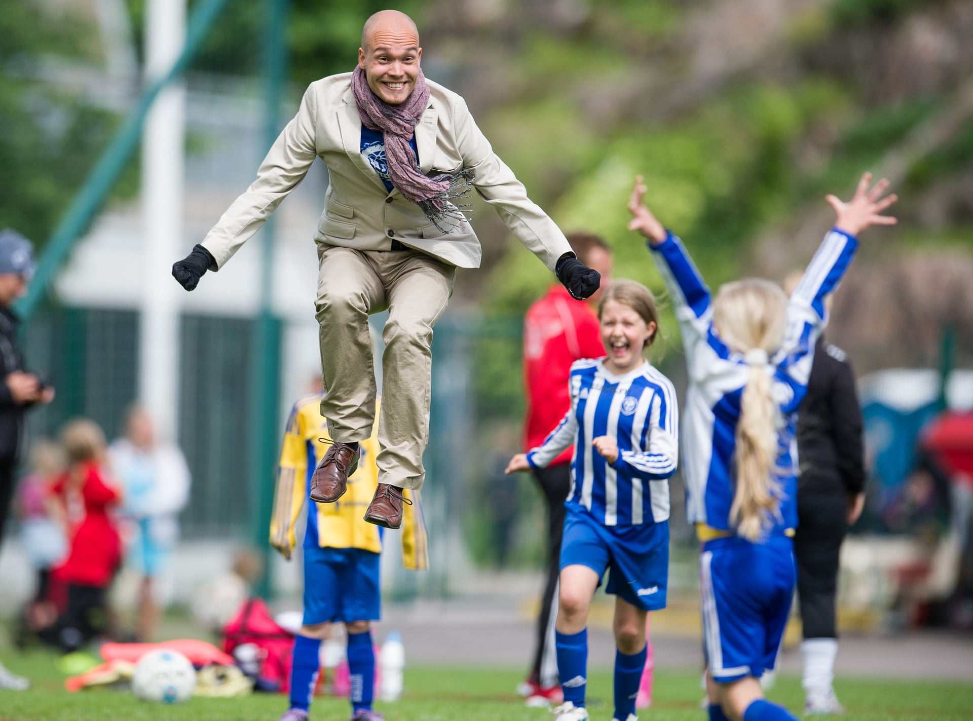 A finnish dad cheers his daughter on the sports field