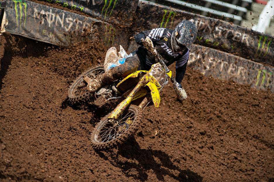 Ryan Breece (#71) fights his way into the 450 main event