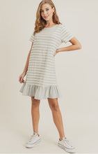 Load image into Gallery viewer, Gray Scalloped Shift Dress