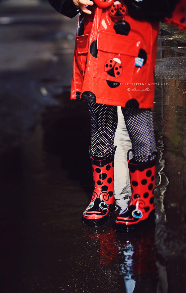 ew22-girl-in-raincoat-and-rain-boots