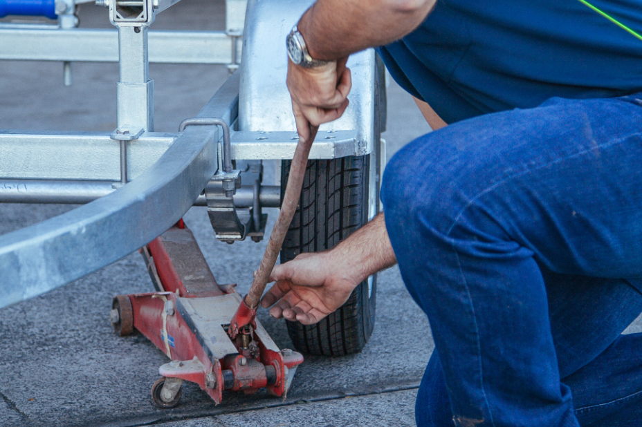 Jacking your trailer up