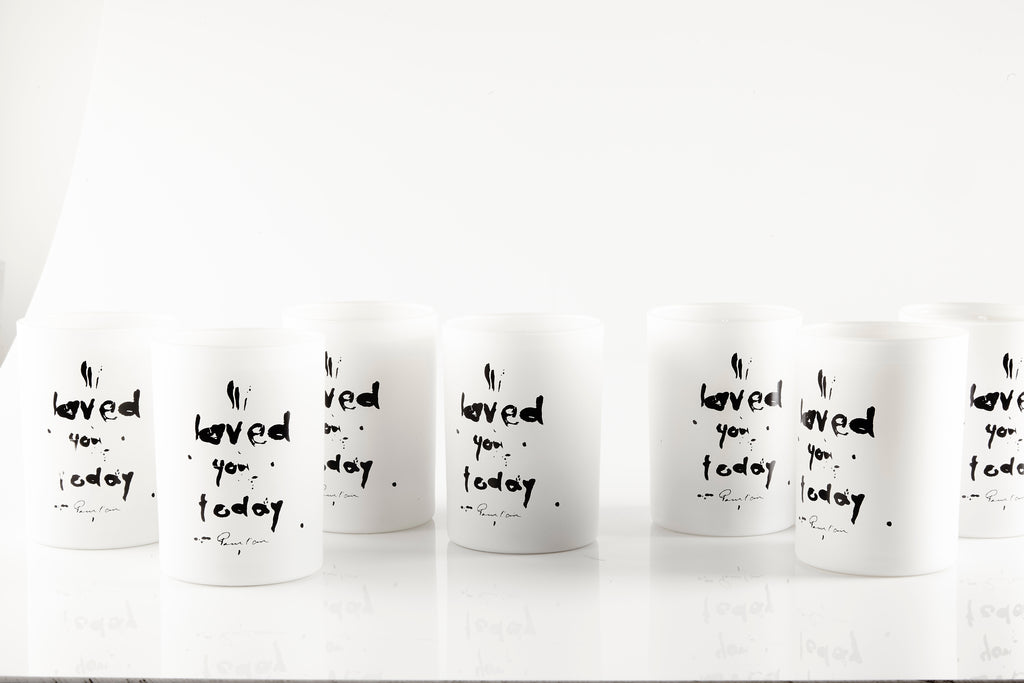 Pour l'air candle jars handlettering message to change your mindset to gratitude. 