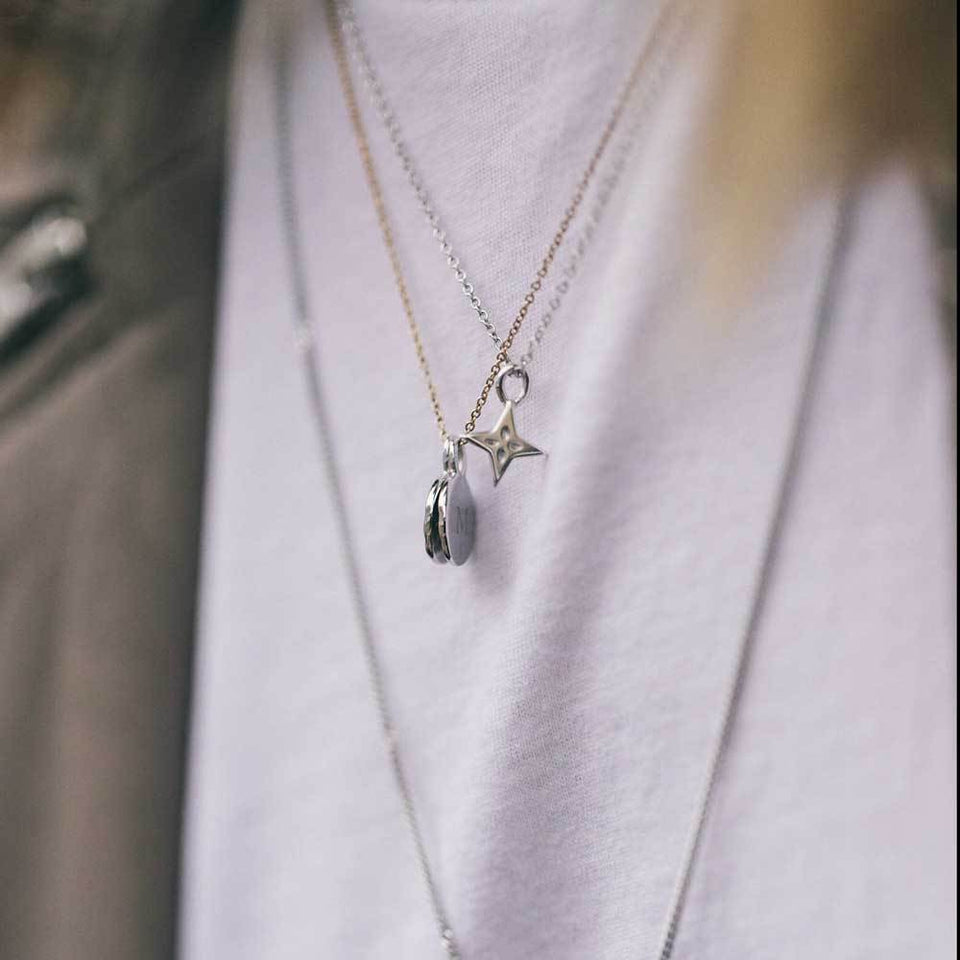 Engravable Meadow + Solid gold anchor Chain