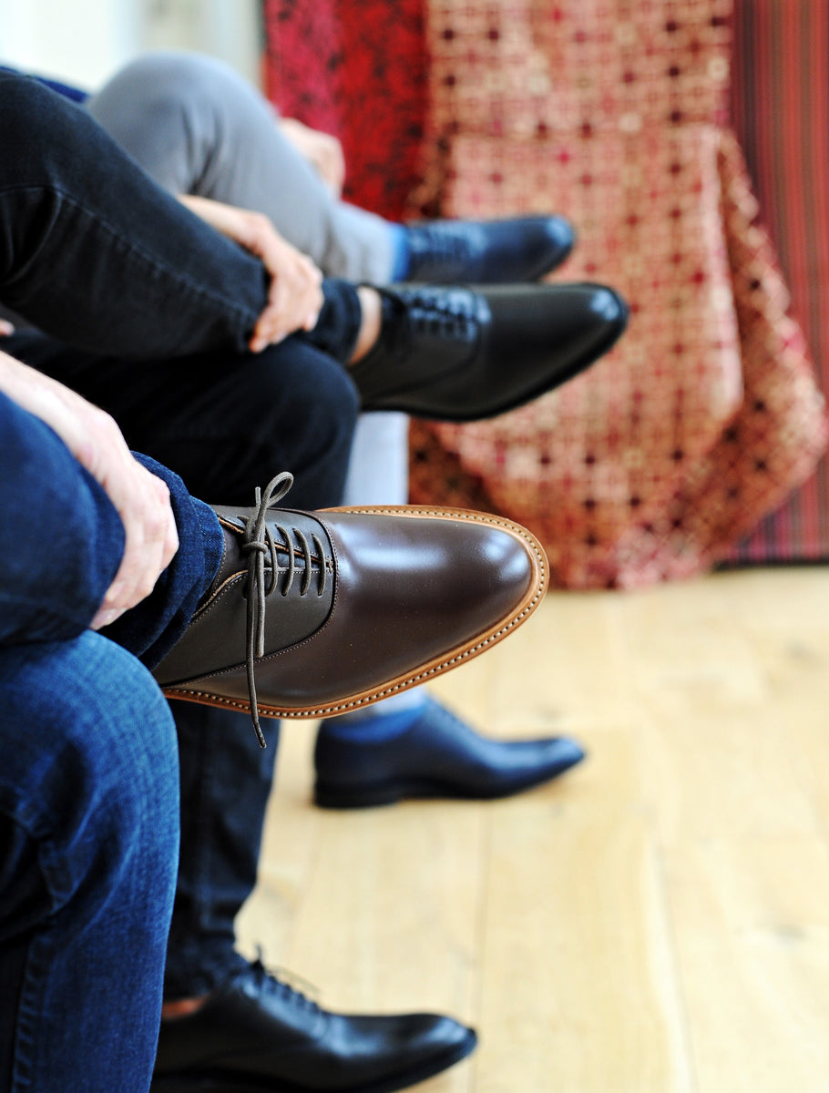 casual oxford shoes with jeans
