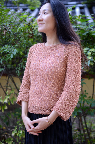 knit easy, simple, stylish sweater with Aterlier de Soyun. Use an interestting yarn and enjoy the unique texture and style the pullover creates!