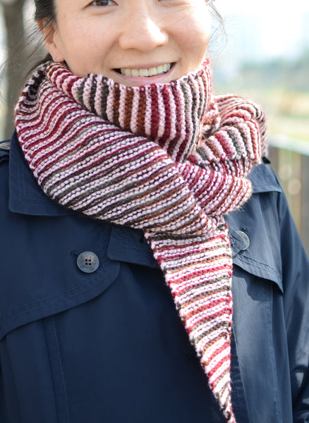 easy and simple scarf in garter stitch by Atelier de Soyun